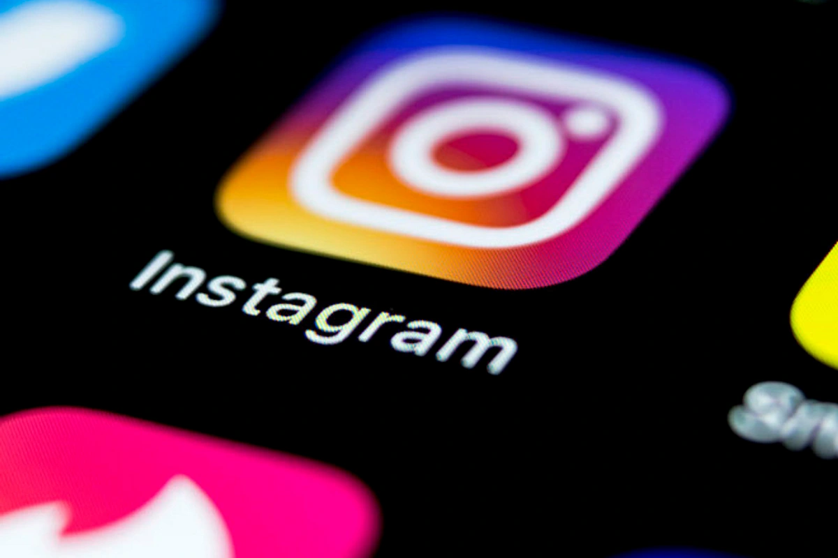 Instagram sosial şəbəkəsi çökdü
