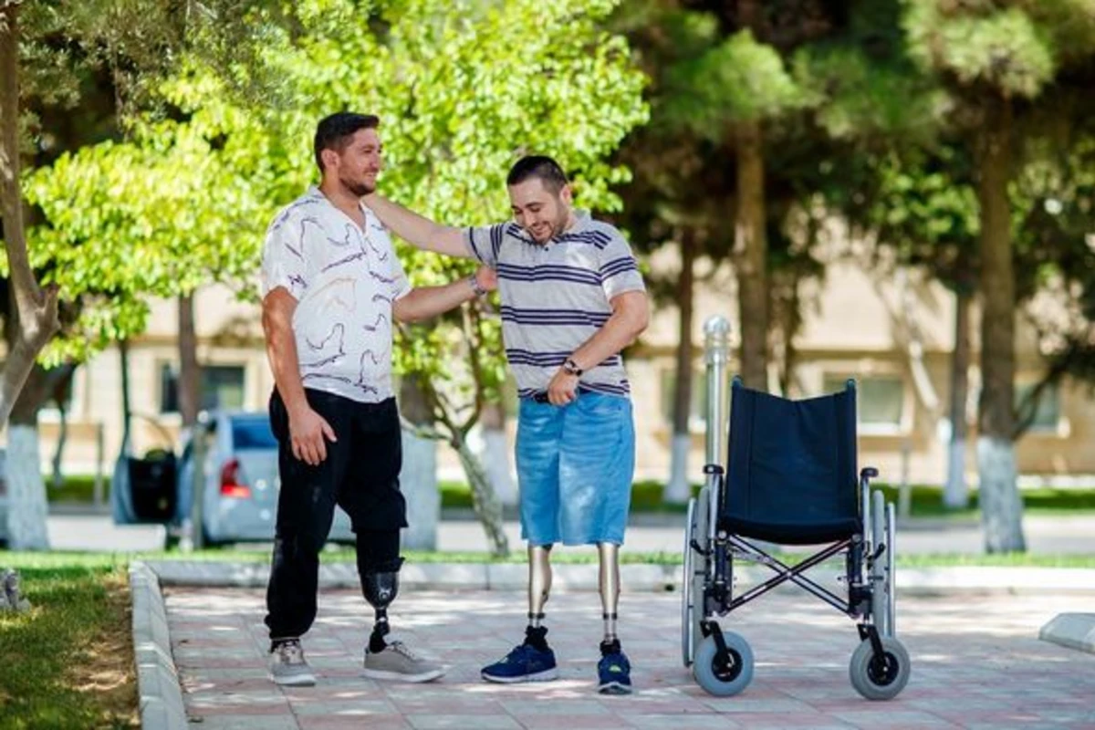 Vətən müharibəsi iştirakçısı olan iki qazi protezlərlə təmin edildi - FOTO