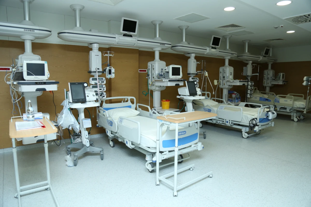 Azərbaycanda ŞOK OLAY - Qarnında unudulan tampon 8 ay sonra çıxarıldı - VİDEO