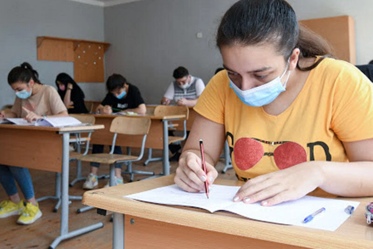 Ən yaşlı tələbənin 52, ən gəncin isə 15 yaşı var