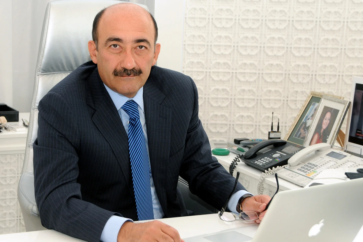 Həbsdə olan sabiq rəis Əbülfəs Qarayevin məhkəmədə ifadə verməsini istədi