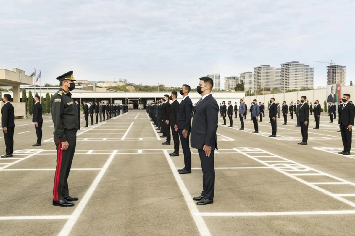 Vilayət Eyvazov sıra baxışı keçirib
