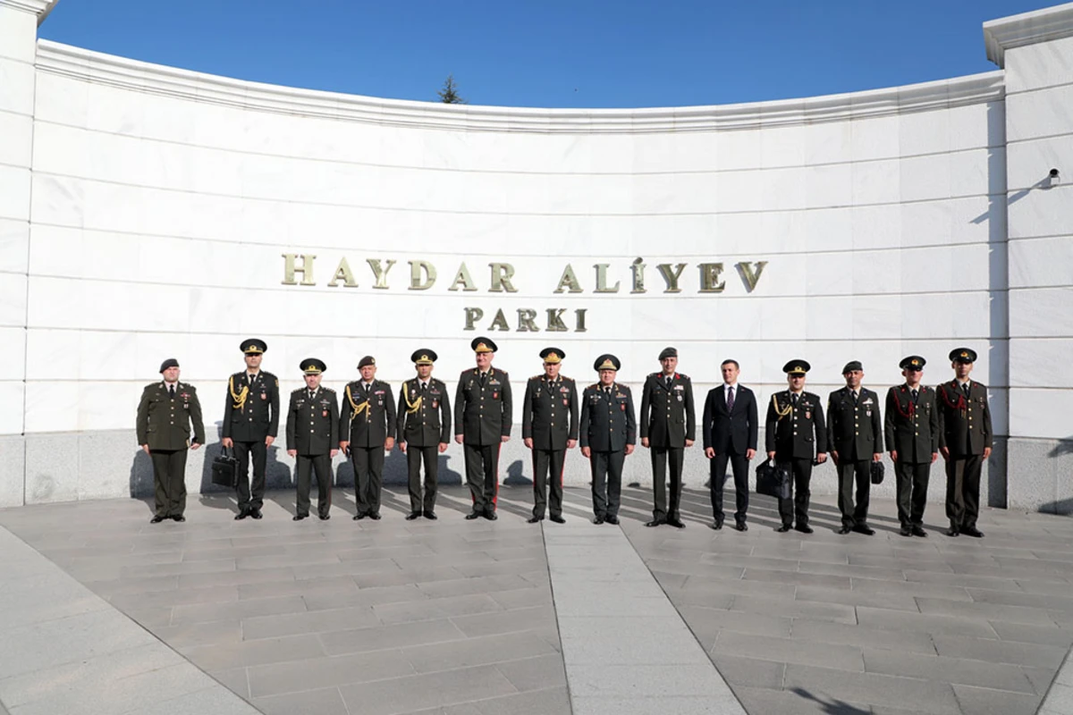 General-leytenant Kərim Vəliyev Ankarada Heydər Əliyev Parkını ziyarət edib - FOTO