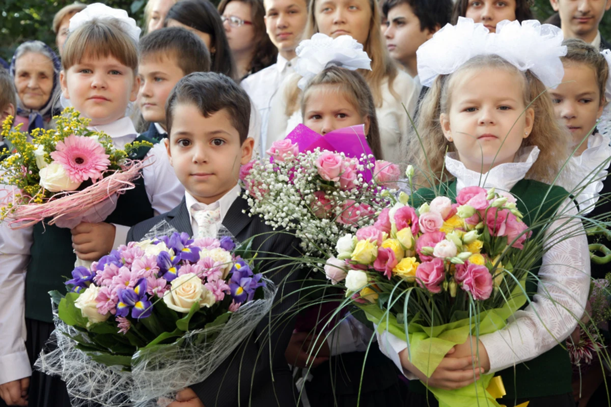Можно ли в этом году дарить учителям цветы? Минобразования внесло ясность в этот вопрос