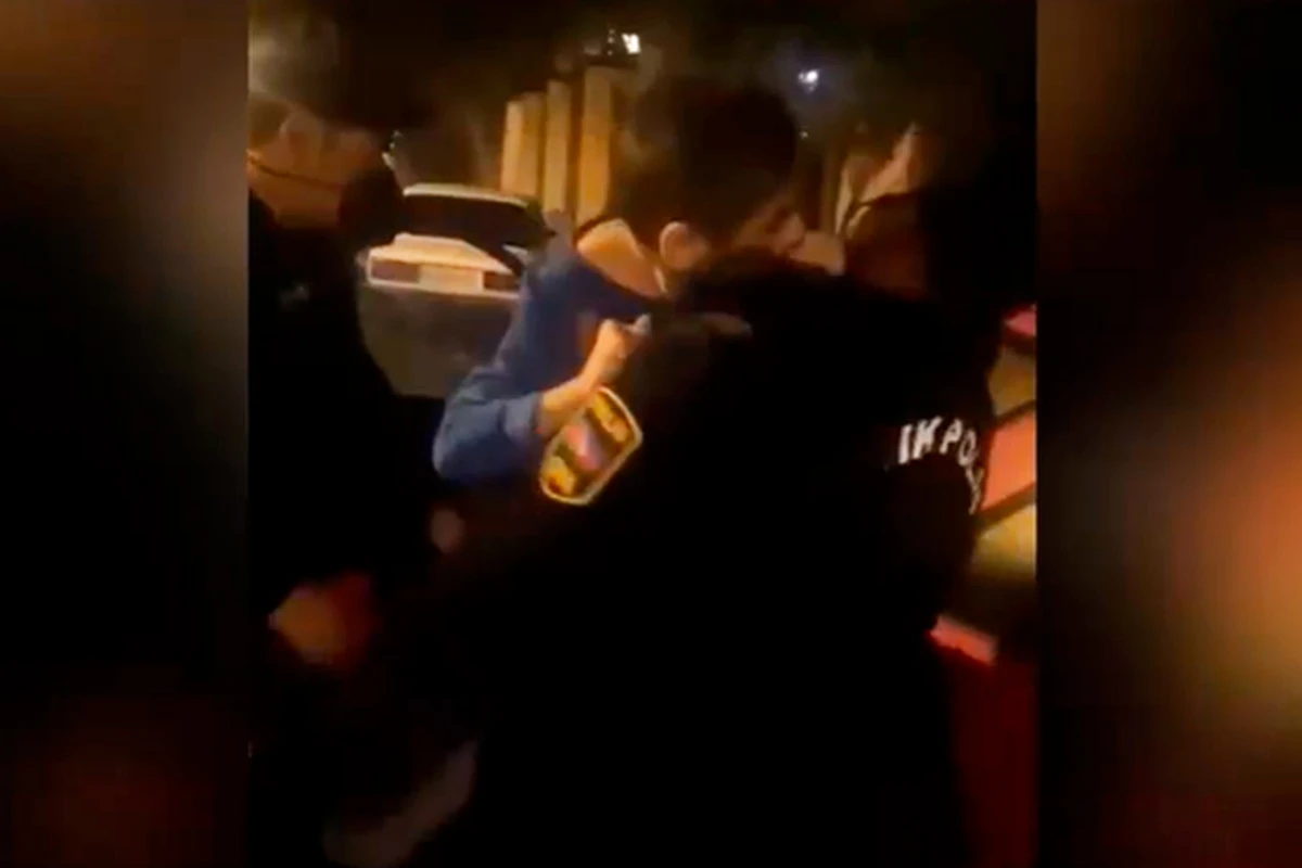 Bakıda ana fiziki məhdudiyyətli uşağını niyə maşında qoyaraq gedib? - Səbəb açıqlandı - VİDEO Bakıda ana fiziki məhdudiyyətli uşağını niyə maşında qoyaraq gedib? - Səbəb açıqlandı - VİDEO