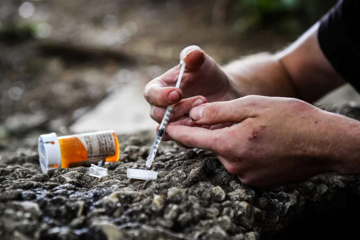 Bakıda ata qızının damarına heroin vurub öldürdü – Dəhşətli qətlin təfərrüatları
