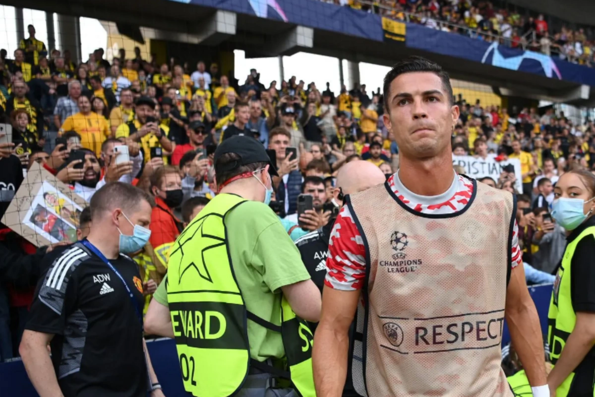 Kriştiano Ronaldo bu hərəkətinə görə üzr istədi - FOTO/VİDEO Kriştiano Ronaldo bu hərəkətinə görə üzr istədi - FOTO/VİDEO