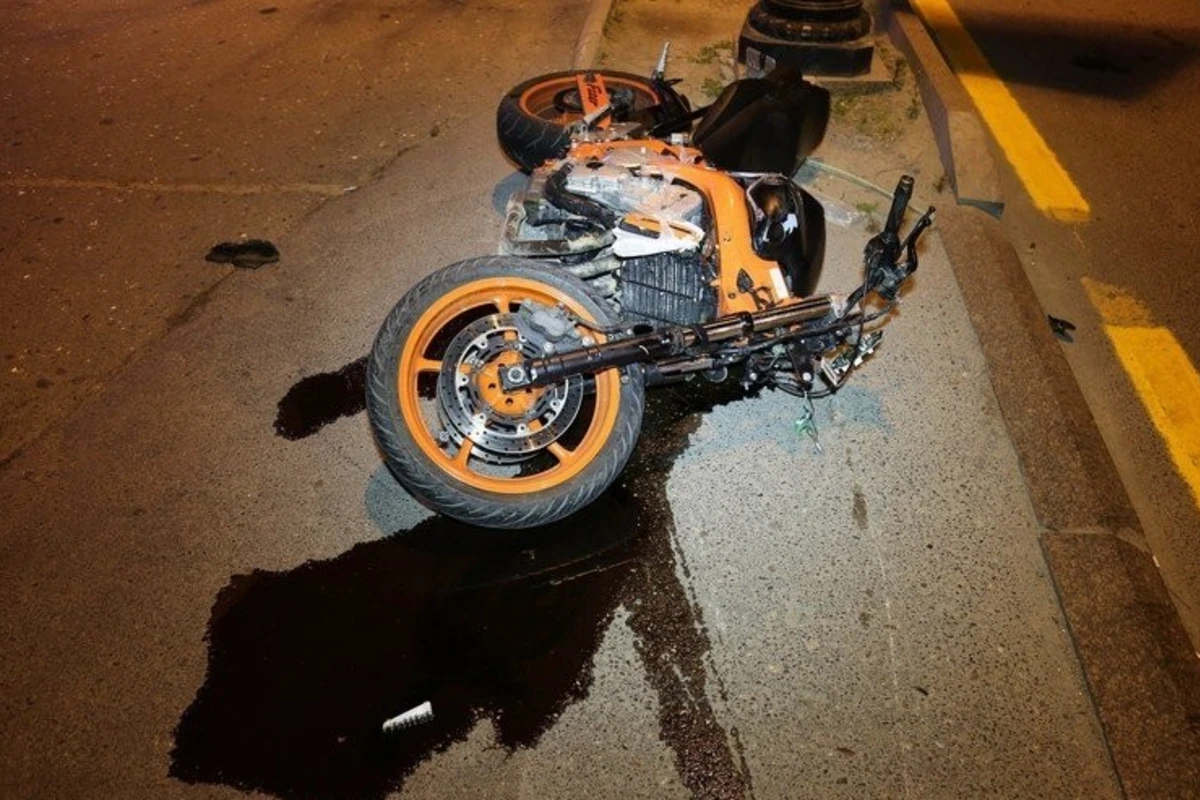 Neftçalada avtomobil motosikletlə toqquşub, xəsarət alan var Neftçalada avtomobil motosikletlə toqquşub, xəsarət alan var