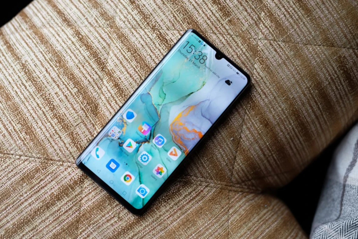 Запатентован смартфон с камерой на боковой грани корпуса - ФОТО