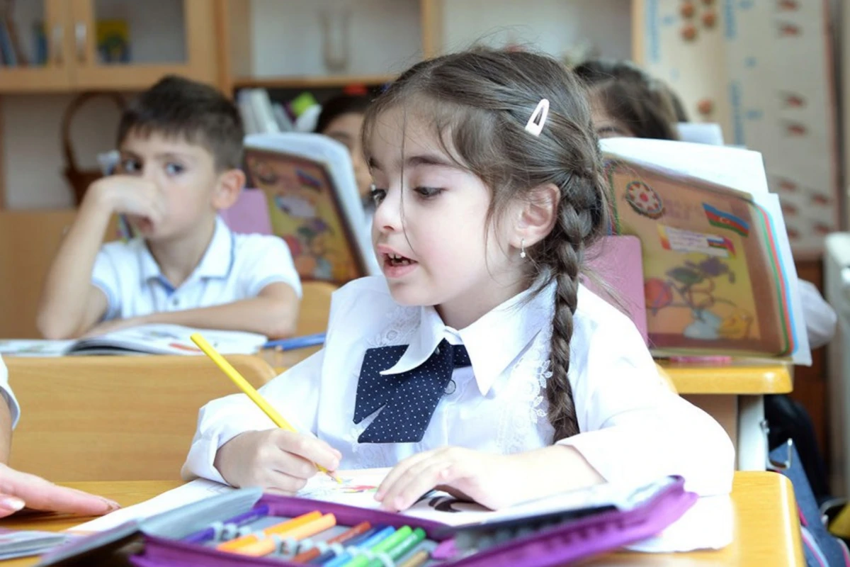 Bu gündən məktəblər açılır