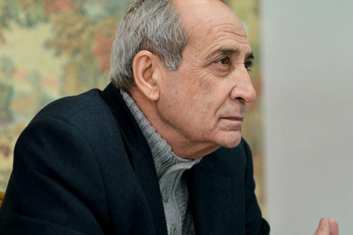 Rasim Balayev ailəsi ilə 35 il əvvəl və sonra Şuşada - FOTO Rasim Balayev ailəsi ilə 35 il əvvəl və sonra Şuşada - FOTO