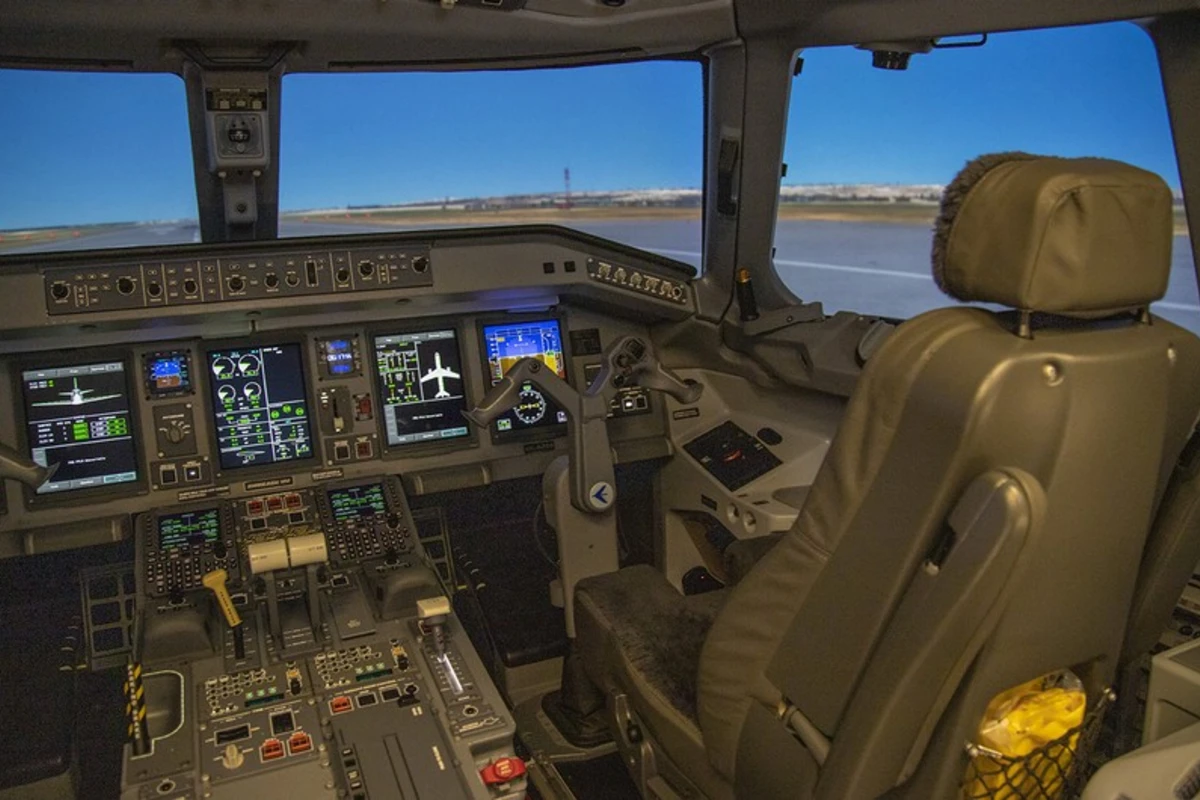 AZAL-ın Pilotların Hazırlığı Mərkəzində yeni uçuş trenajoru quraşdırılıb
