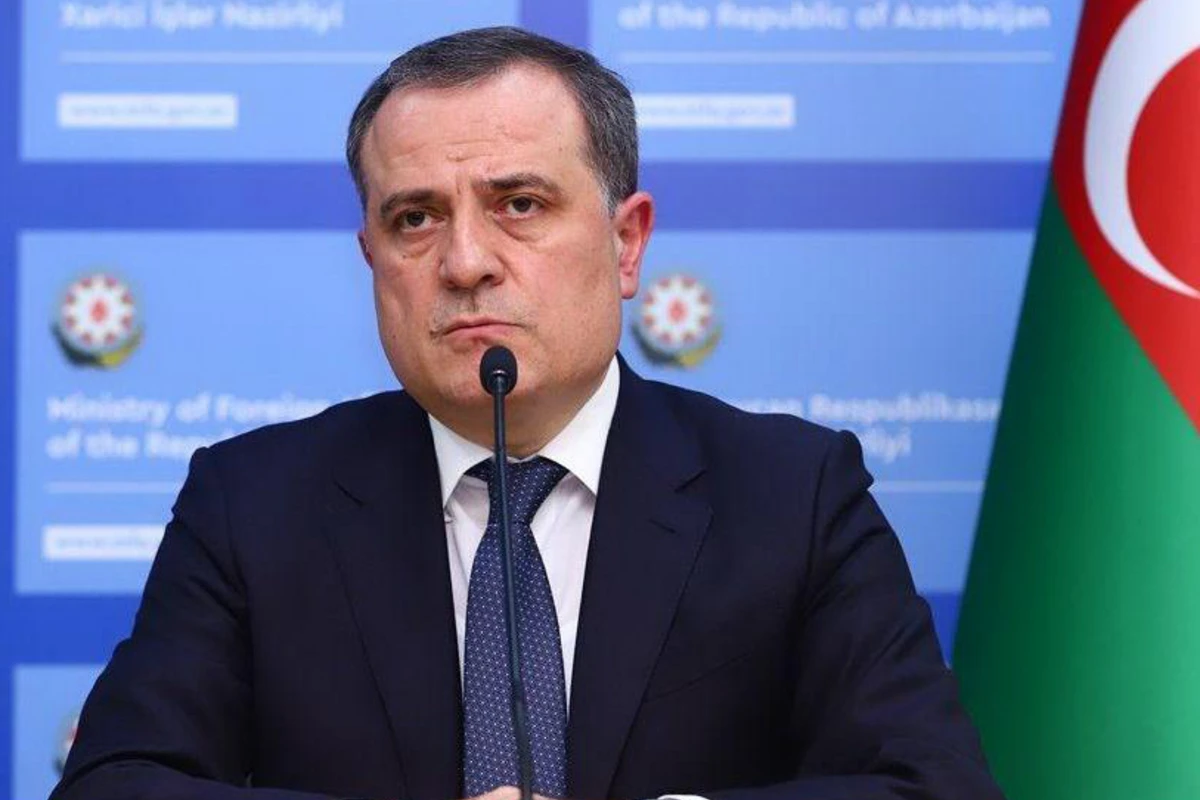 Ceyhun Bayramov fransalı həmkarını Ermənistanın talançılıq siyasəti barədə məlumatlandırıb