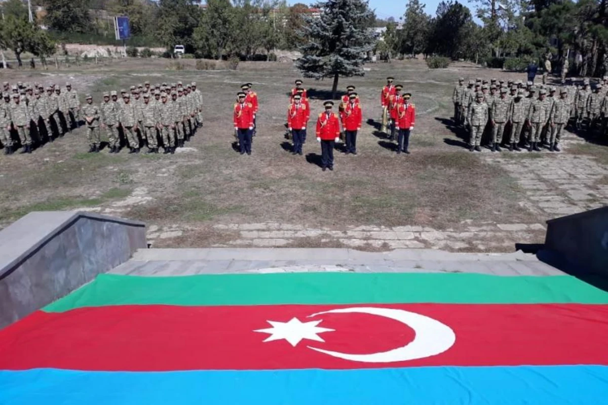 Şuşada şəhidlərin xatirəsi bir dəqiqəlik sükutla yad olunub - FOTO