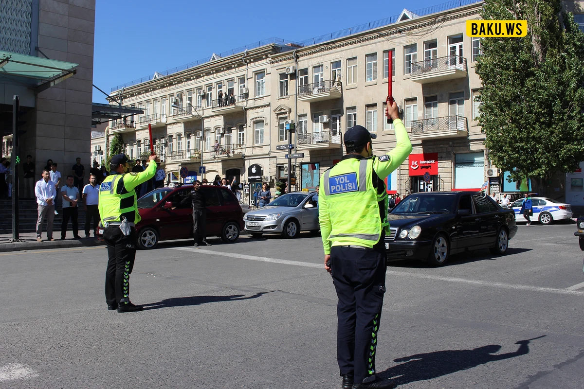 Bakıda şəhidlərimiz üçün bir dəqiqəlik sayğı duruşu FOTOLARDA 