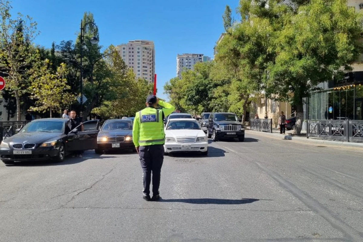 На дорогах Баку возобновлено движение