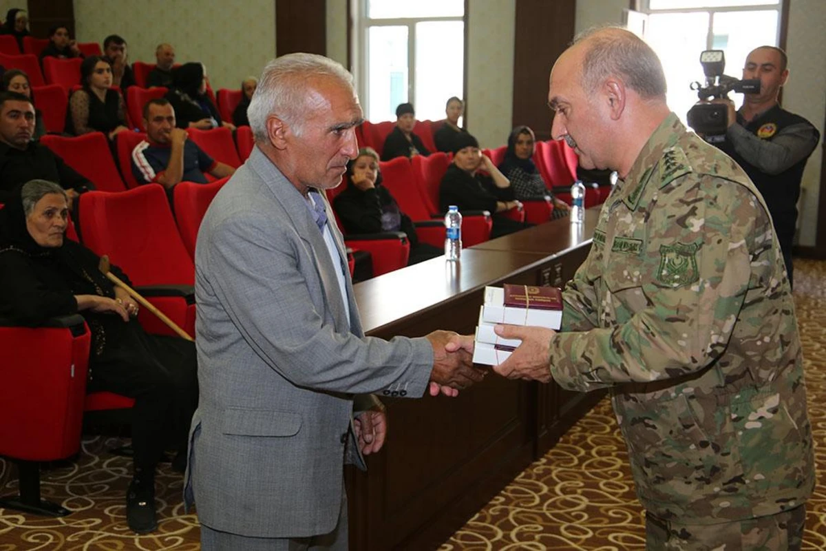 Əlahiddə Ümumqoşun Orduda şəhid ailələrinə müxtəlif orden və medallar təqdim edildi - FOTO