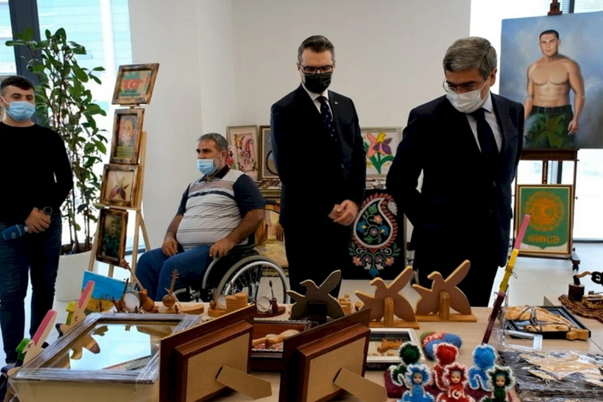 Vətən müharibəsinin ildönümünə həsr edilmiş “Xarıbülbül” satış-sərgisinə başlanıb