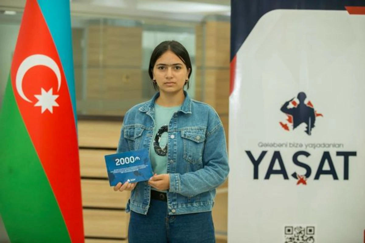 Tələbə adını qazanmış şəhid ailəsi üzvlərinə və qazilərə pul mükafatı verildi - FOTO