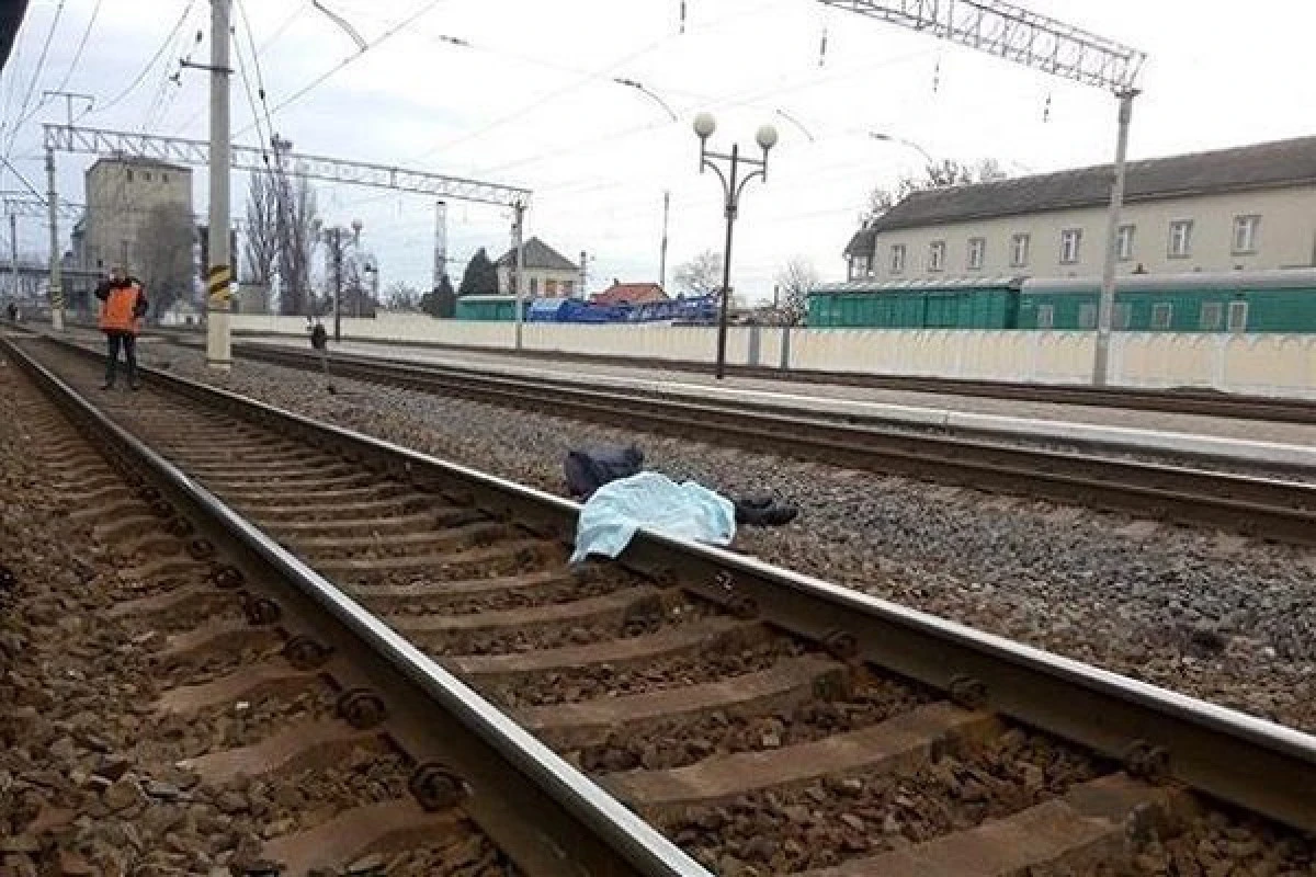 В Азербайджане поезд сбил насмерть мужчину
