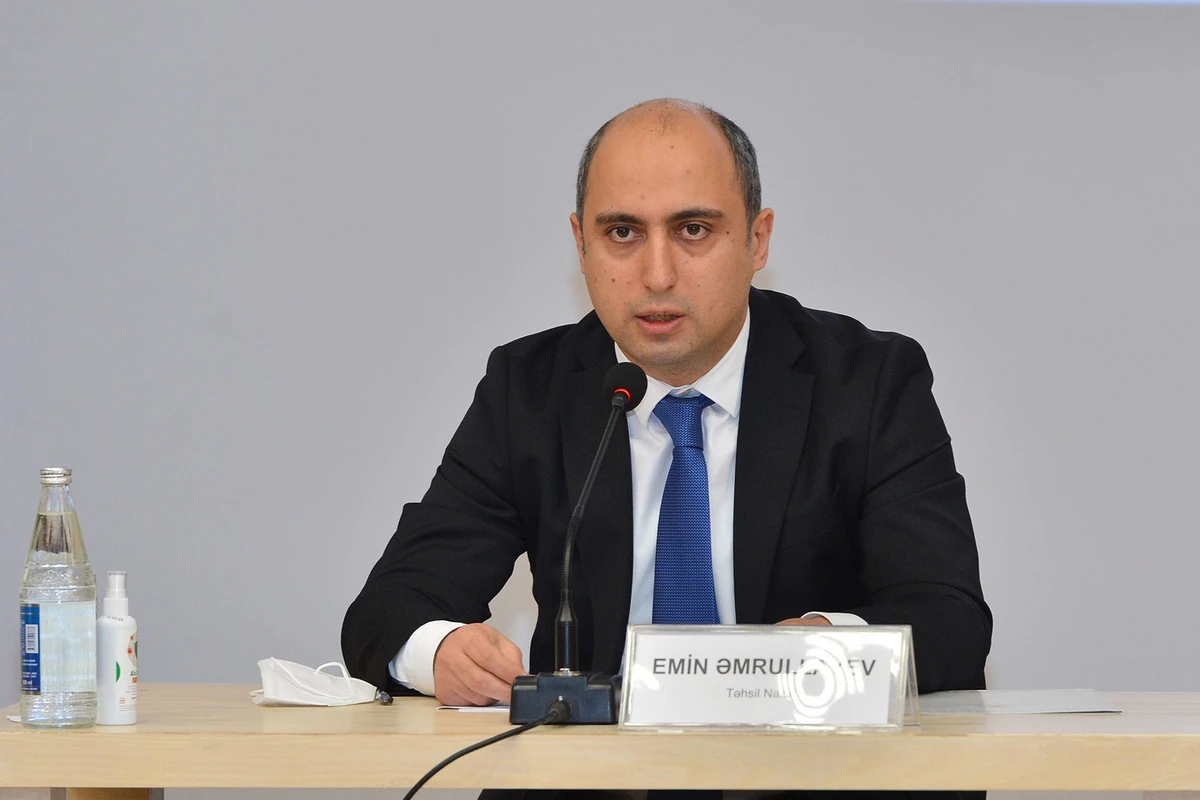 Emin Əmrullayevdən dərsliklərin dəyişdirilməsinin mümkünlüyü ilə bağlı AÇIQLAMA
