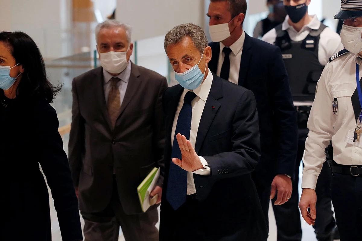 Nikola Sarkozi barəsində həbs qərarı verildi