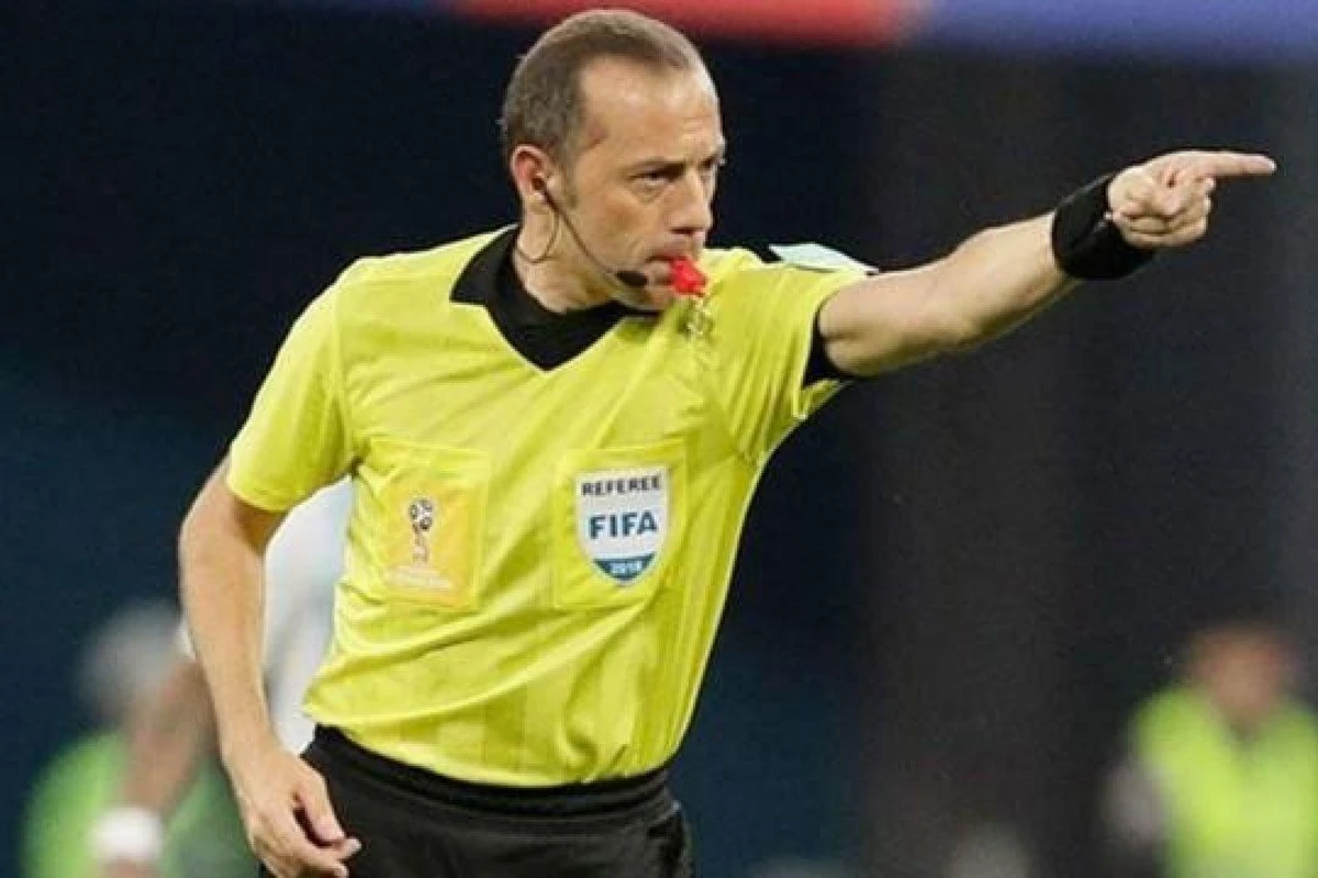 UEFA Cüneyt Çakır və köməkçisini cəzalandırdı