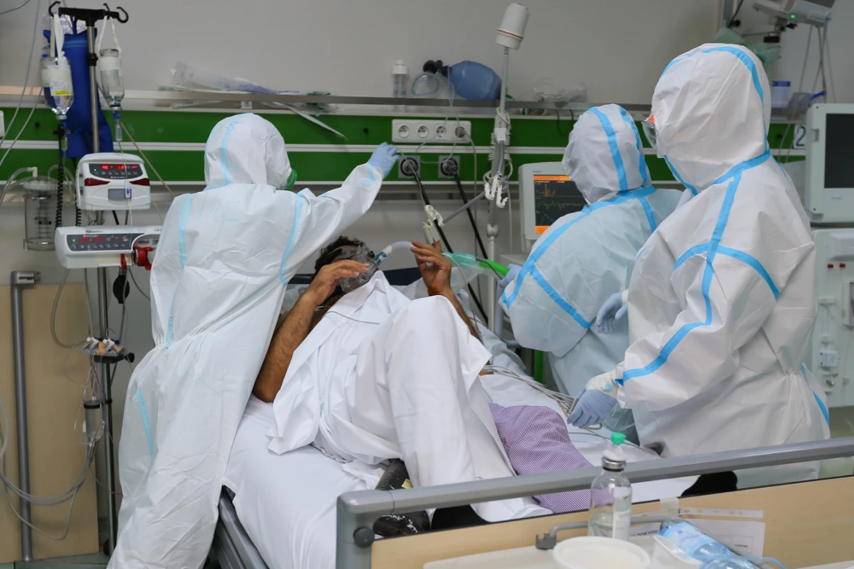 Azərbaycanda infeksionist koronavirusa yoluxdu: VƏZİYYƏTİ AĞIRDIR - FOTO