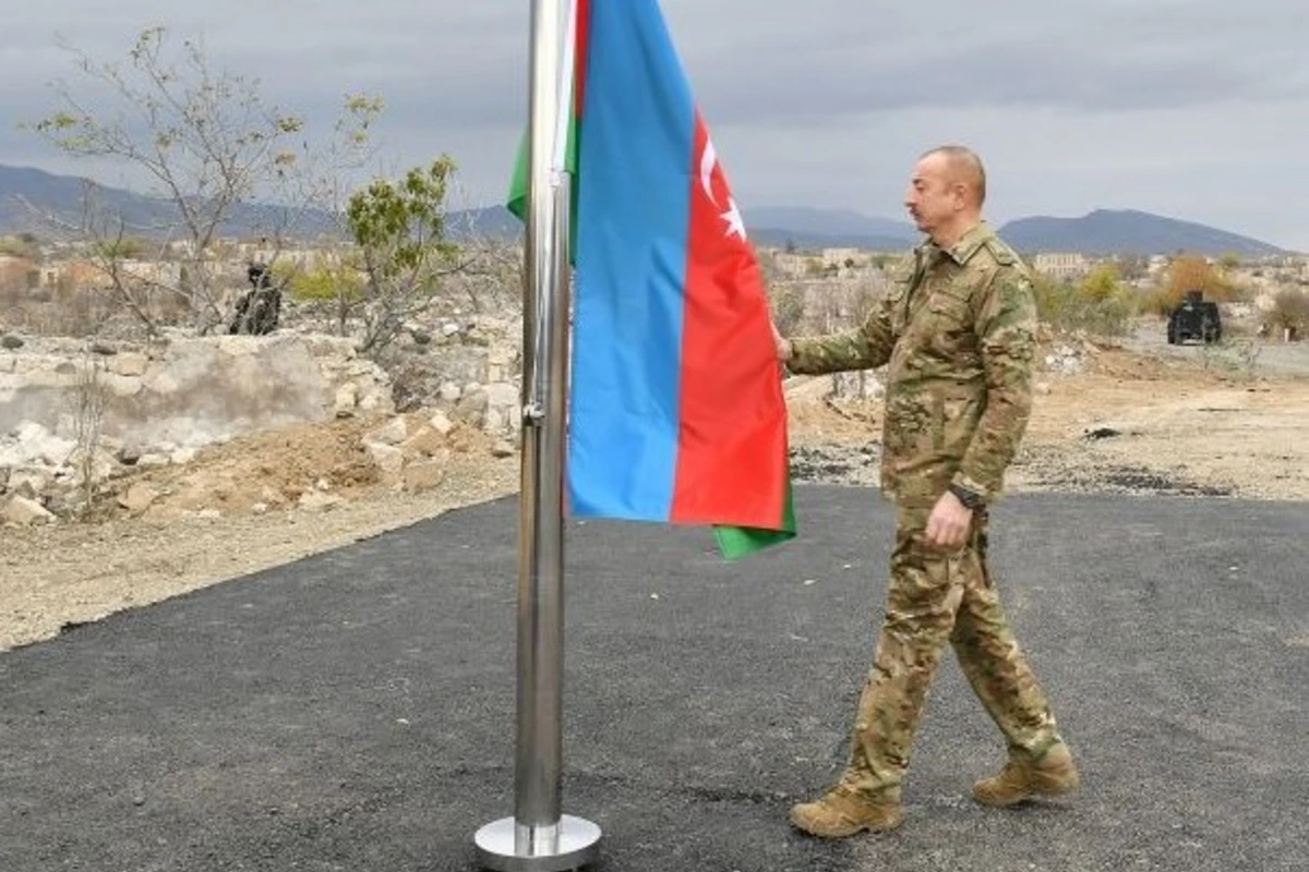 Ильхам Алиев поднял флаг Азербайджана в селе Талыш и поселке Суговушан