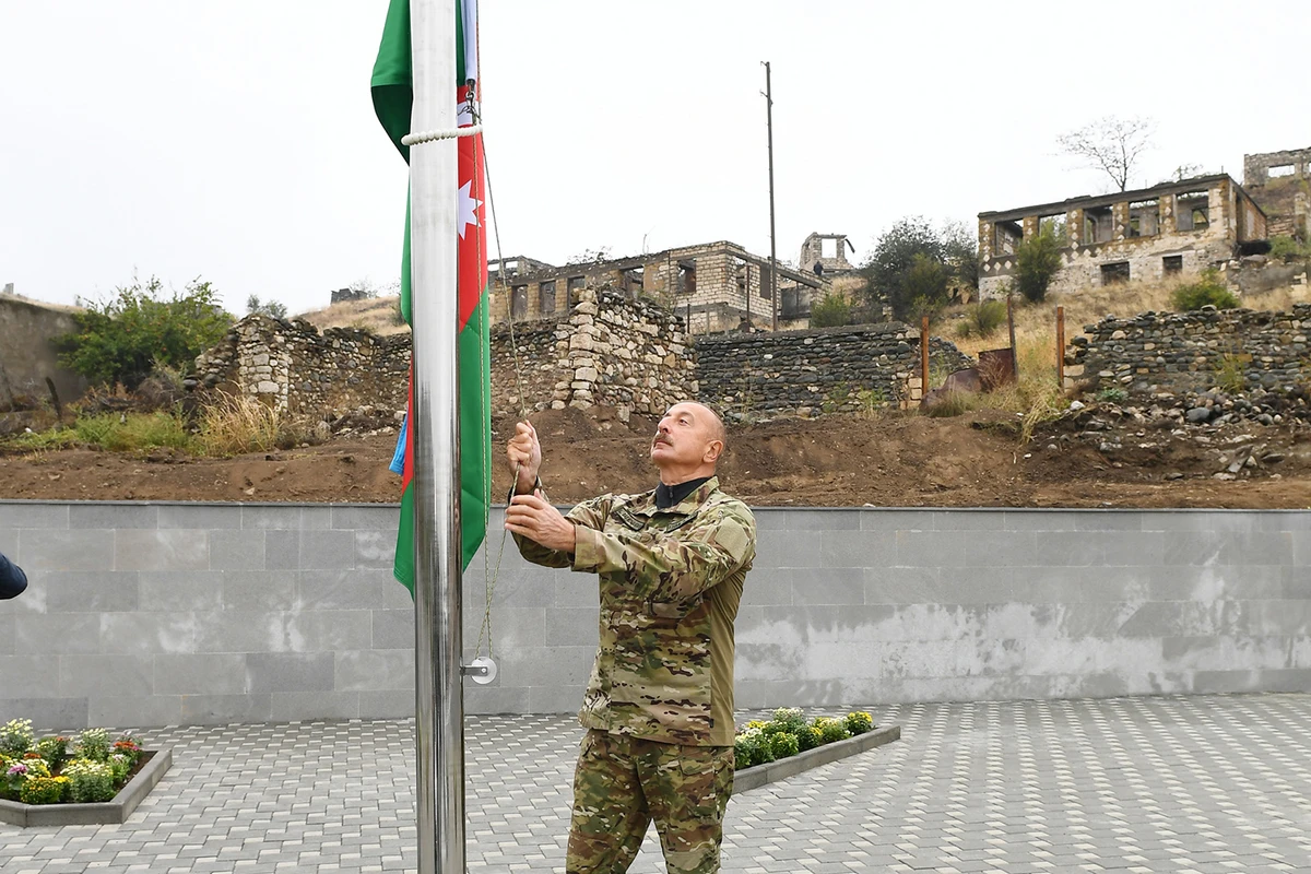 İlham Əliyev işğaldan azad edilən Talış və Suqovuşanda  Azərbaycan bayrağı qaldırdı