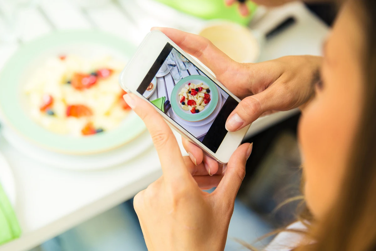 Ученые: посты с едой в Instagram заставляют автора больше есть