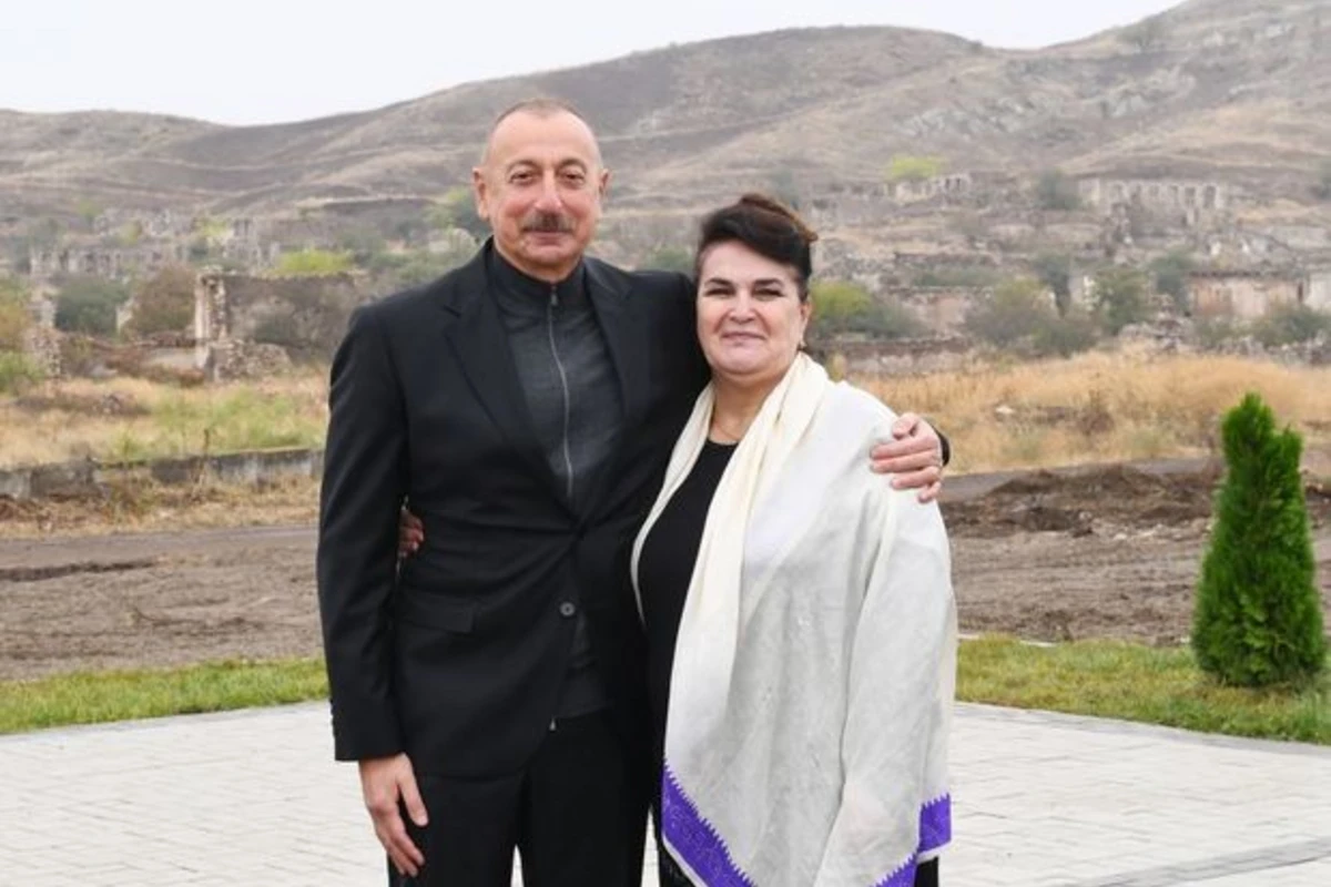 “Dəmir yumruğ”u öpmək istəyən xanəndə DANIŞDI