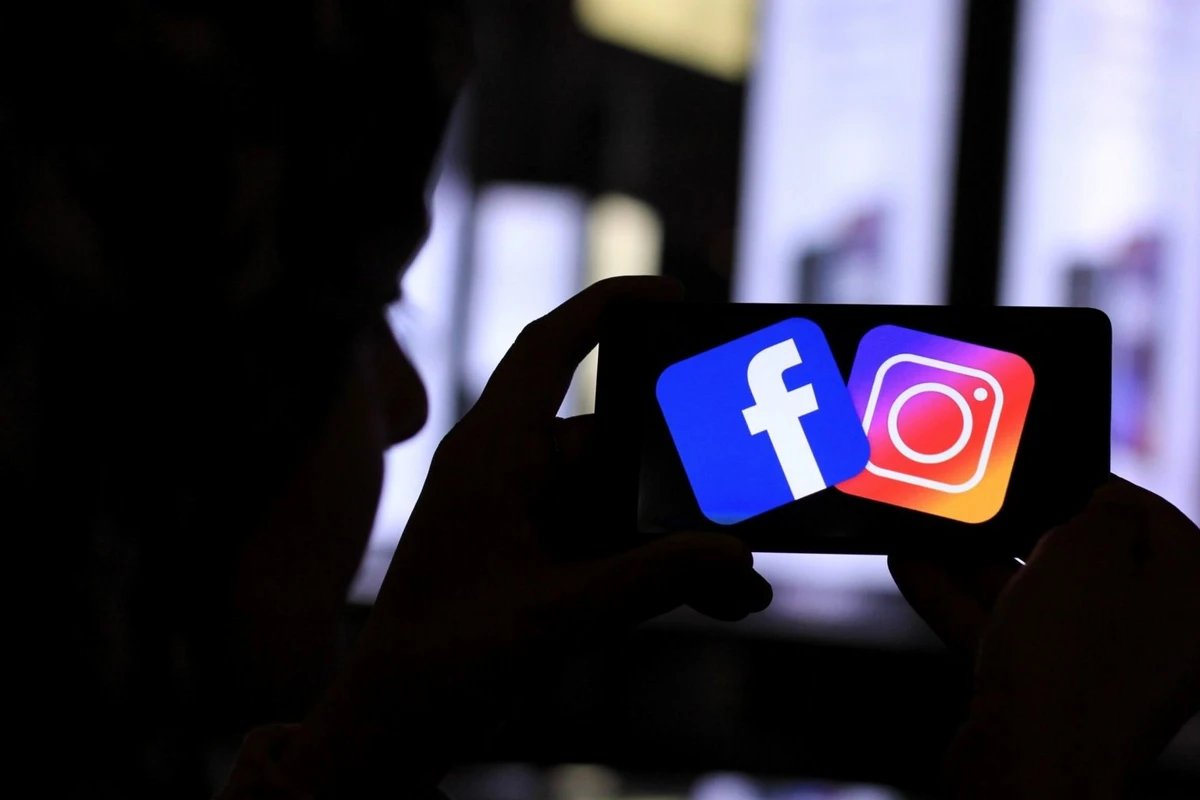 В работе Instagram и Facebook произошел сбой