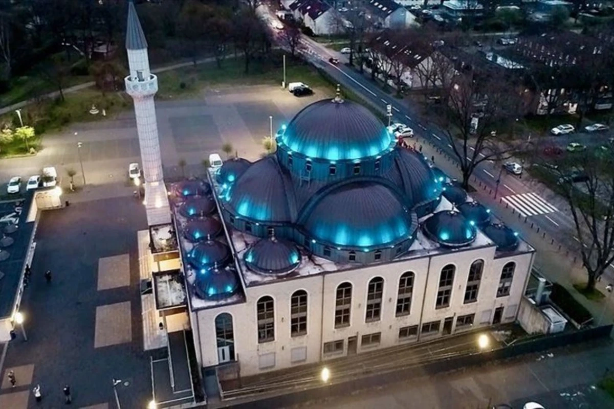 Qərbi Avropanın məşhur şəhərində yüksək səslə azan oxunmasına icazə verildi