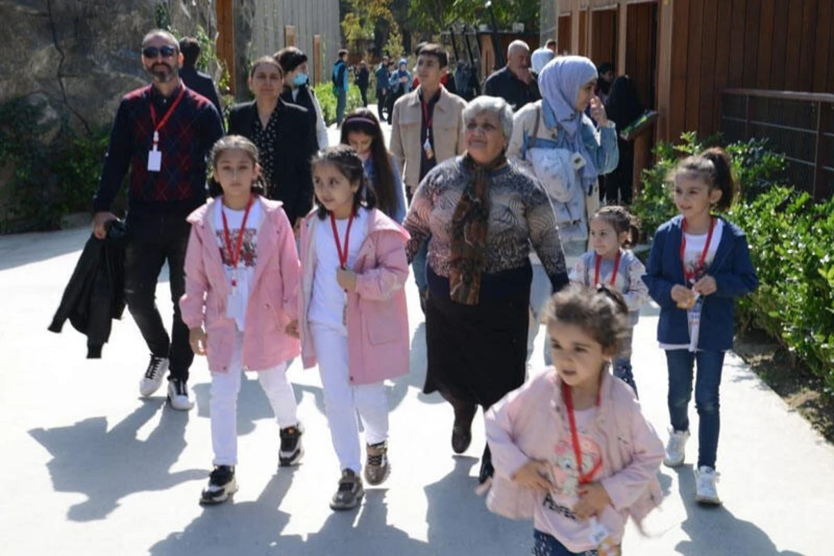 Bakı Zooloji Parkının ilk ziyarətçiləri şəhid övladları və uşaq evlərinin sakinləridir Bakı Zooloji Parkının ilk ziyarətçiləri şəhid övladları və uşaq evlərinin sakinləridir