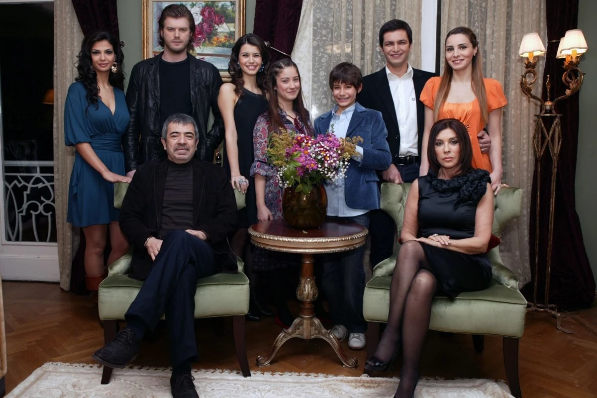 “Aşkı-ı Memnu”nun aktyorları 11 il sonra eyni serialda - FOTO “Aşkı-ı Memnu”nun aktyorları 11 il sonra eyni serialda - FOTO