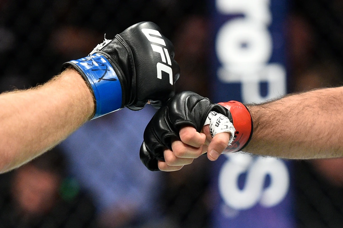 Keçmiş UFC çempionu həbs olundu - FOTO