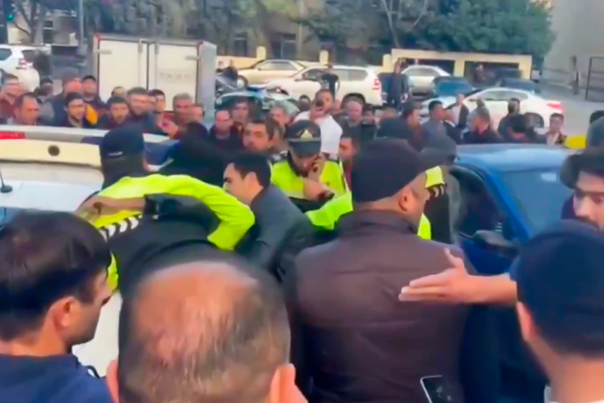 Bakıda sərxoş sürücü ilə polis arasında insident - ANBAAN VİDEO