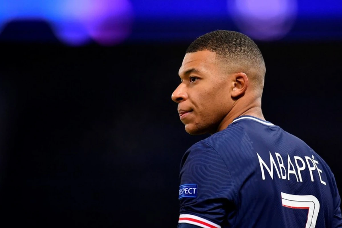 Mbappe karyerası ilə bağlı yekun qərarını verdi Mbappe karyerası ilə bağlı yekun qərarını verdi