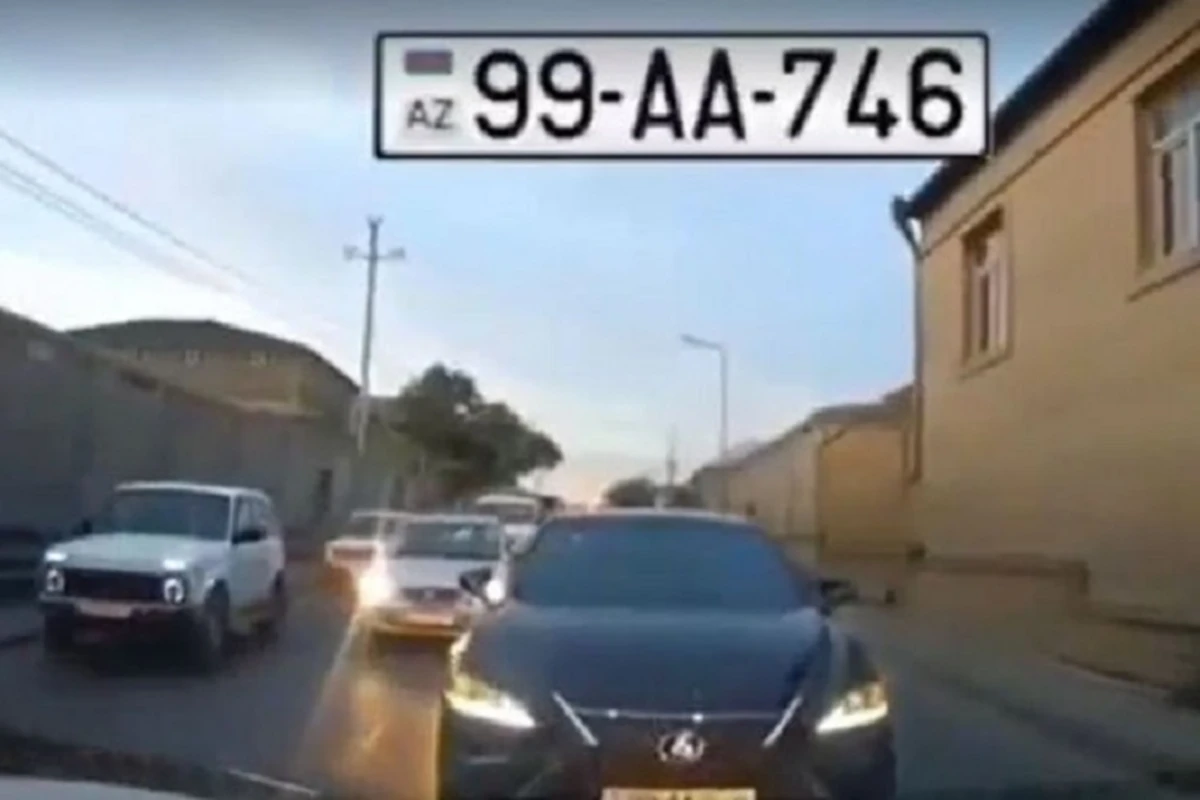 В Бинагадинском районе автомобиль с номерным знаком серии АА создал аварийную ситуацию - ВИДЕО