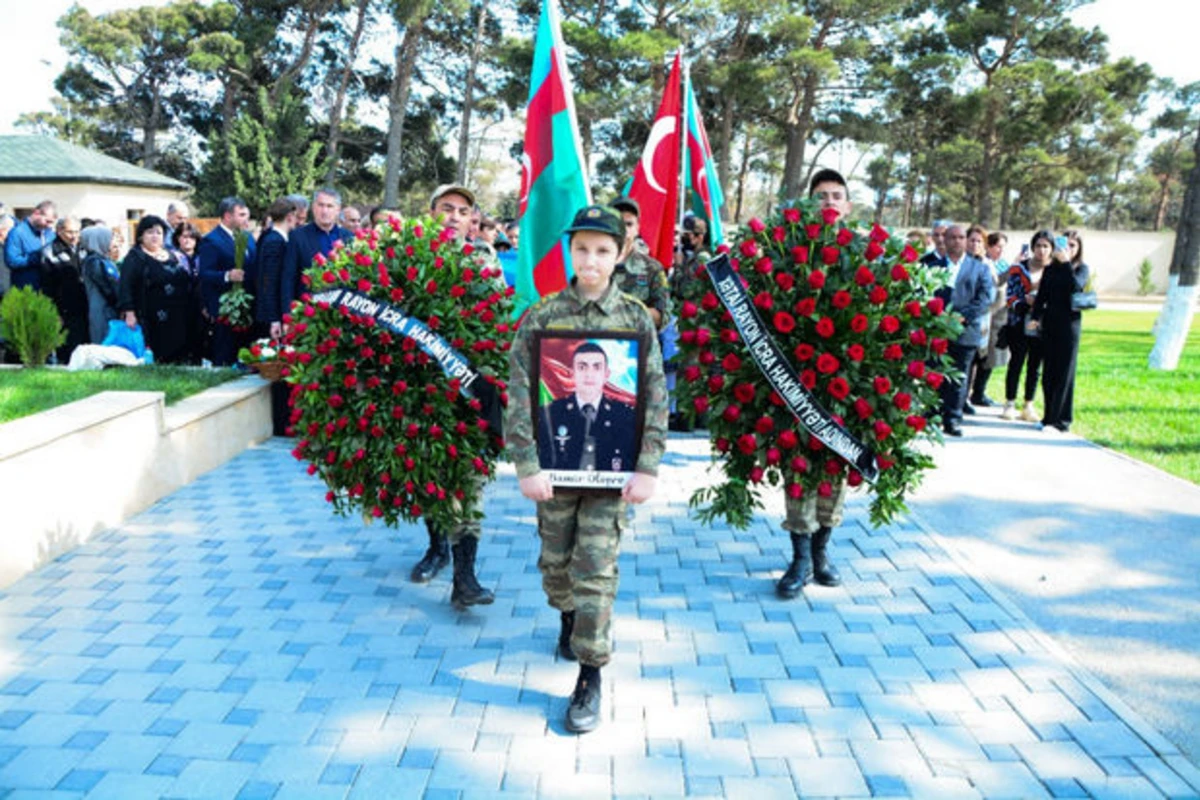 Vətən Müharibəsi şəhidi leytenant Samir Əliyevin məzarı ziyarət olundu - FOTO