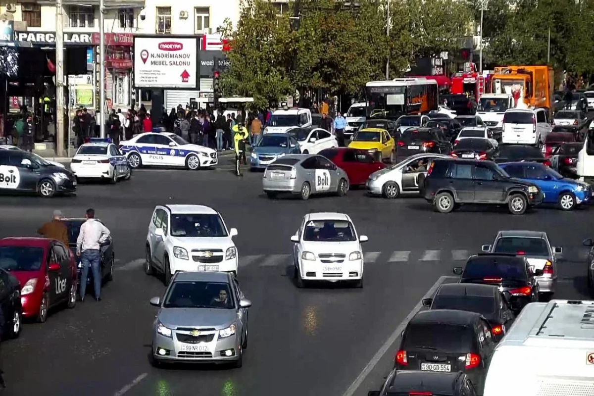 В связи с пожаром в торговом центре в Баку ограничено движение еще на одной дороге