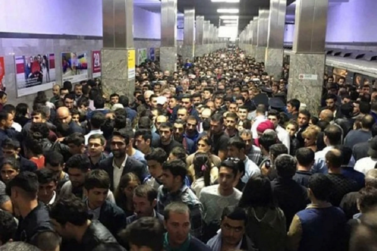 Metroda sıxlıq və ləngimə: Səbəb nədir?