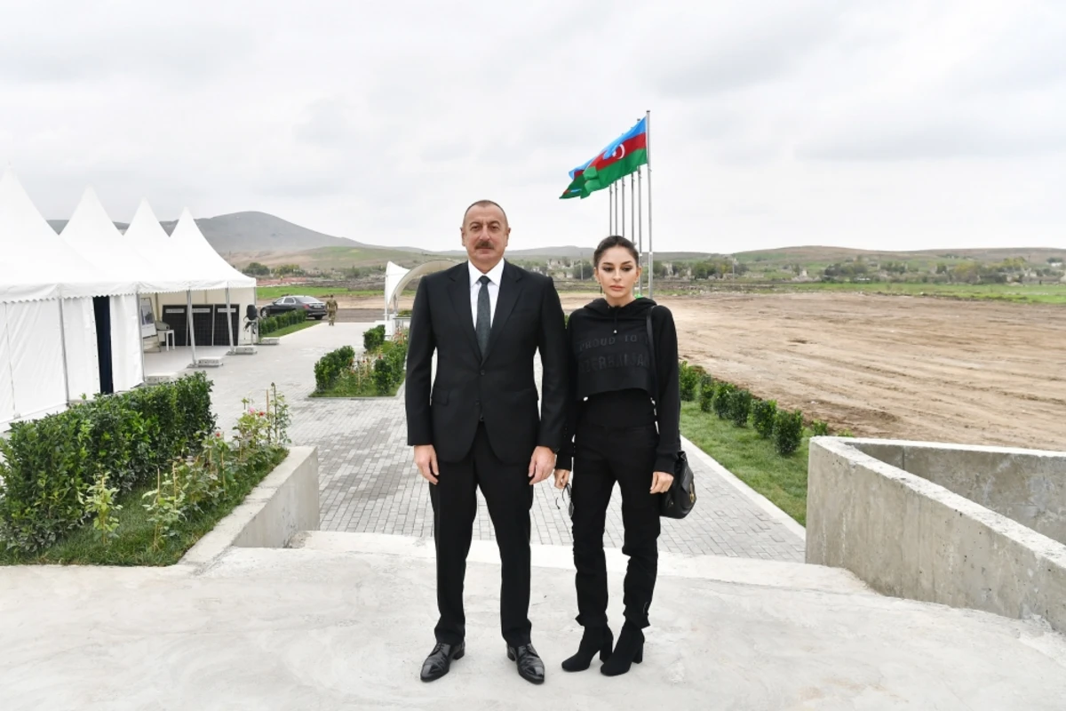 İlham Əliyev Füzulinin Dövlətyarlı kəndində “Ağıllı kənd”in təməlini qoyub - FOTO