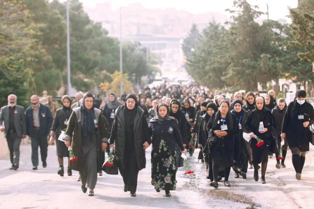 Regionlardan gələn şəhid anaları birlik göstərərək Fəxri xiyabanda yürüş etdilər - FOTO/VİDEO