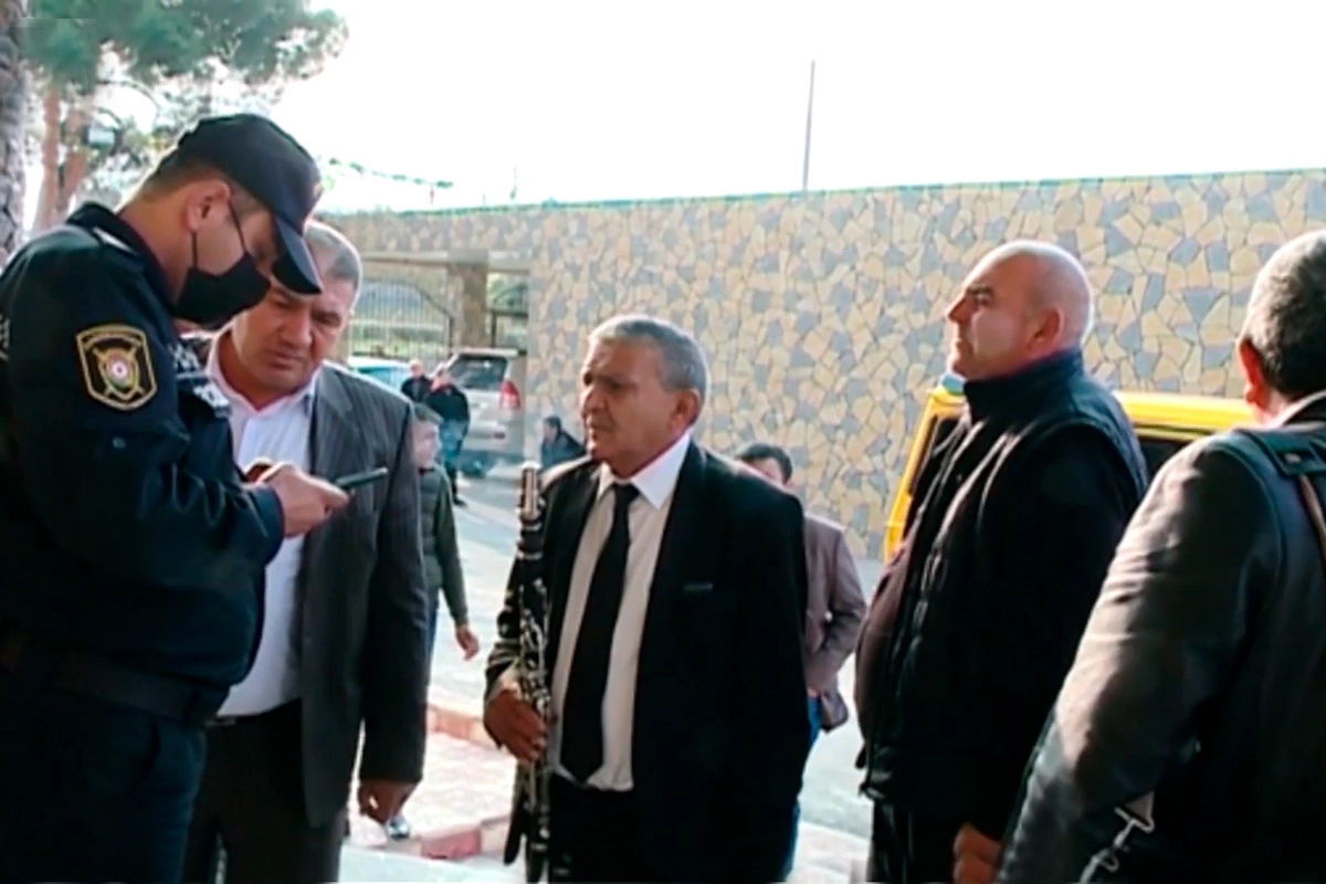 COVID pasportu olmayan bəy toyunda cərimələndi, klarnet ifaçısı isə... - VİDEO