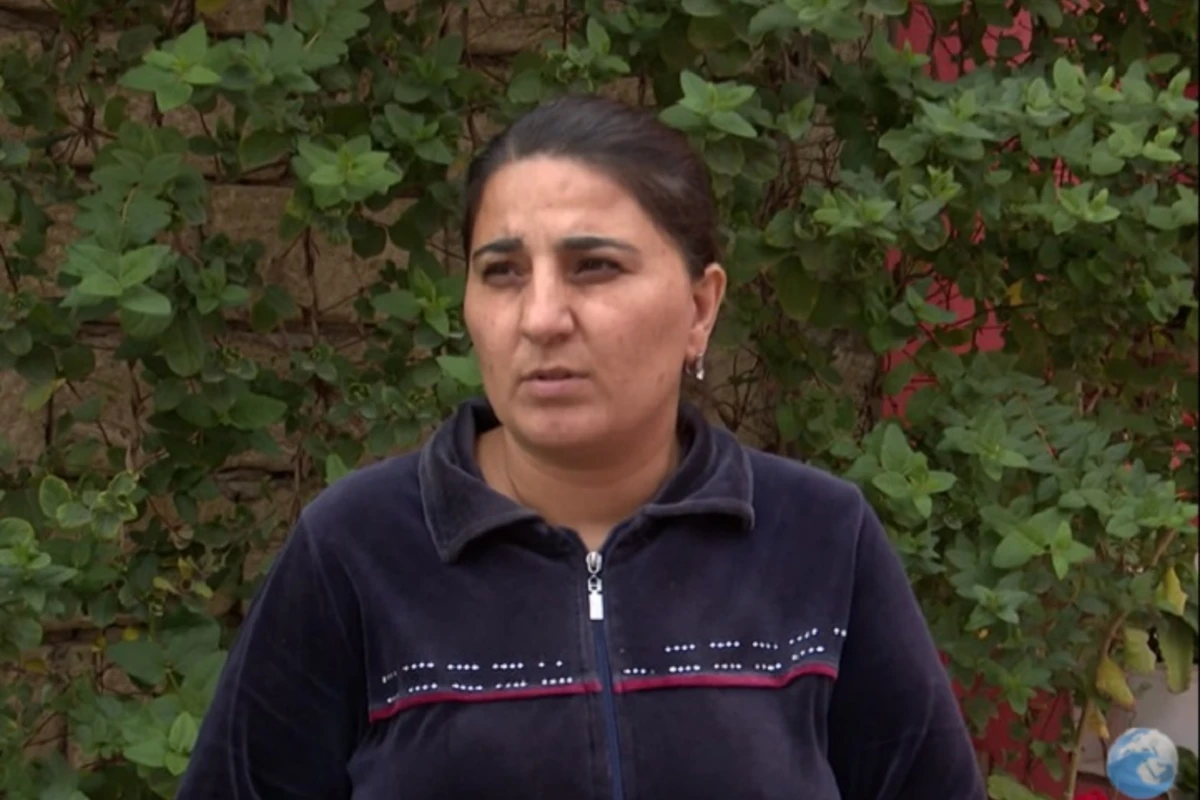 Vəfat edən birinci sinif şagirdinin anası danışdı: Analizlərin cavabını yandırmışam - VİDEO Vəfat edən birinci sinif şagirdinin anası danışdı: Analizlərin cavabını yandırmışam - VİDEO