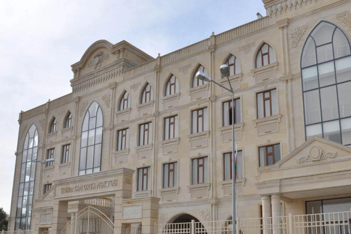 Еще одна школа в Баку закрылась из-за коронавируса