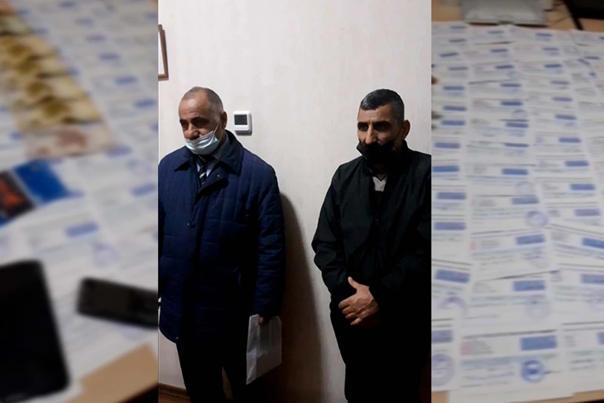 Saxta yollarla COVID-19 pasportu satan ələ keçdi: 300 vəsiqənin şəkli çıxdı - VİDEO