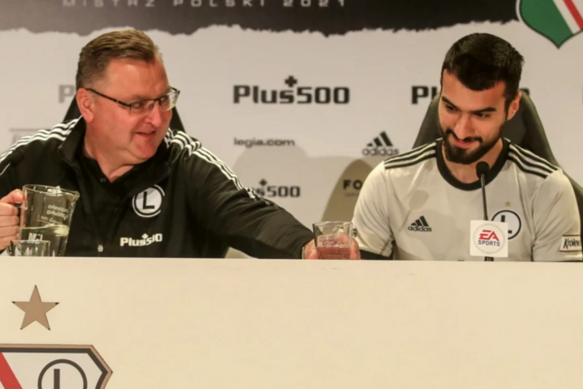 Mahir Emrelinin klubu baş məşqçisi ilə vidalaşdı